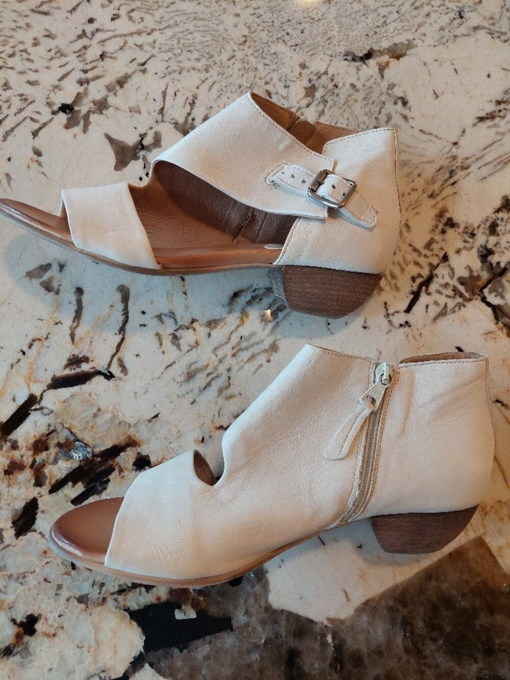Miz Mooz New York Leather Ivory heeled Sandal sz 41